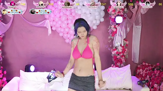 Pokazy przed kamerką – MKonggirl88