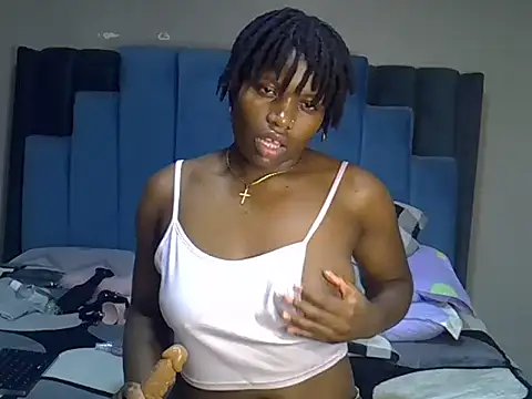 melanin_moon Show in webcam