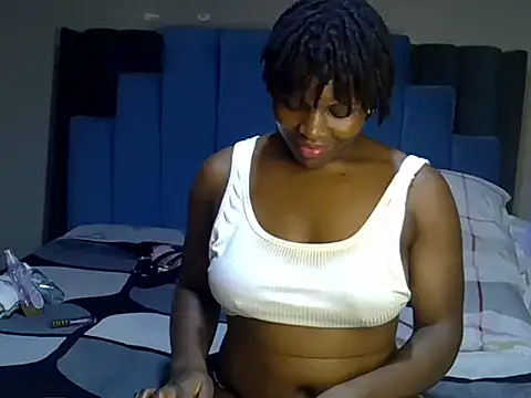 melanin_moon élő XXX-chatje