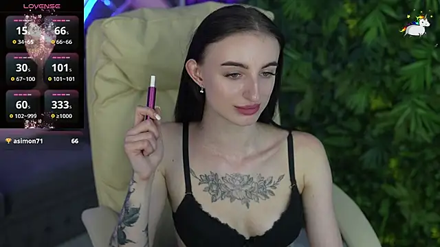 Pokazy przed kamerką – EmilyyMoon