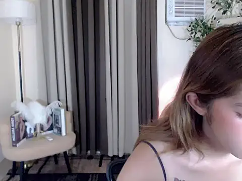 urdreamgirl_mika27's Webcam Show