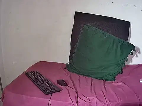 CandyHipsxx4 Adlı Modelin Canlı Sohbet Odası