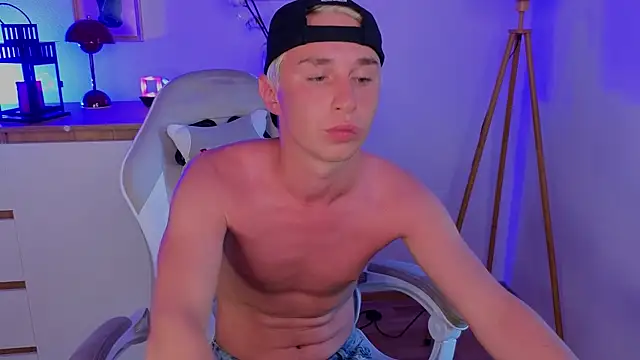Show modela e1v1s na web-kameri