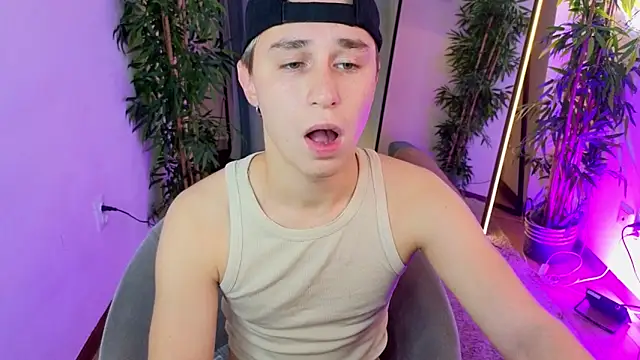Show modela e1v1s na web-kameri