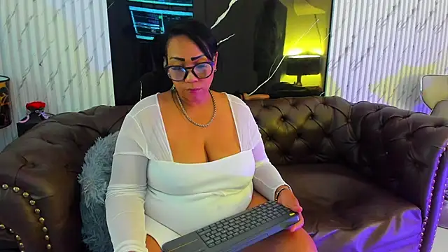 XXX chat uživo modela OliviaWilliamm