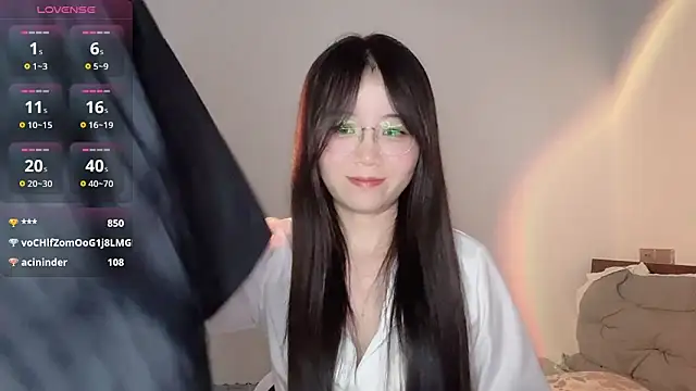 77-Vicky Live XXX-chat