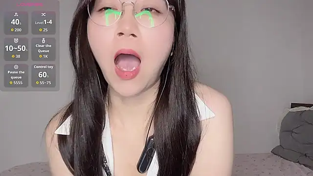77-Vicky Live XXX-Chat
