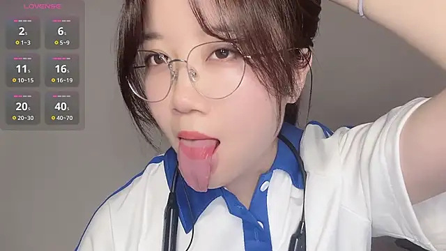 77-Vicky's Live XXX Chat