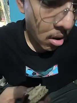 הופעת וובקאם של luciferlust