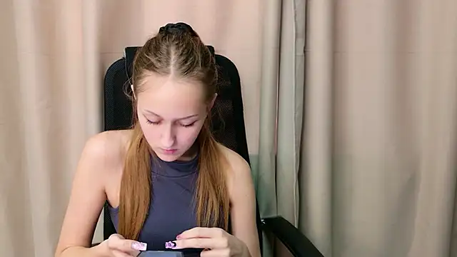 Calista_Everleig: διαδικτυακό σόου στην κάμερα