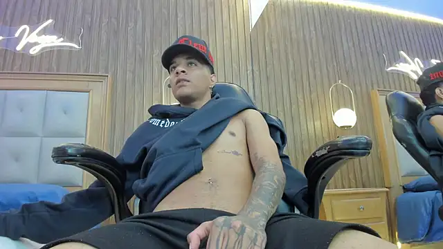 Mael_Jason Show in webcam