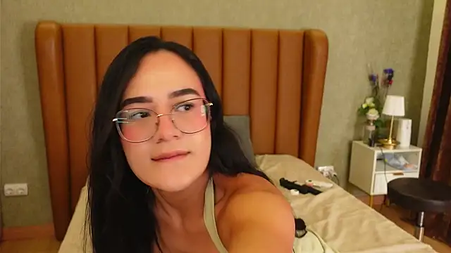חדר צ'אט בשידור חי של violetazoraya