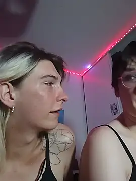 Show modela Kuni_31 na web-kameri