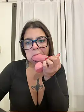 lilylovelesss' Webcam Show