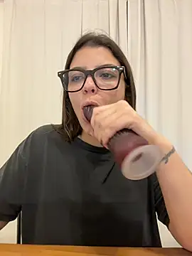 lilylovelesss' Live XXX Chat
