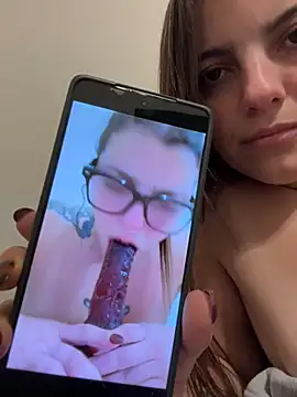 lilylovelesss Webcam-Show