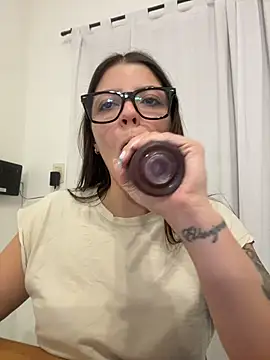 lilylovelesss' Webcam Show