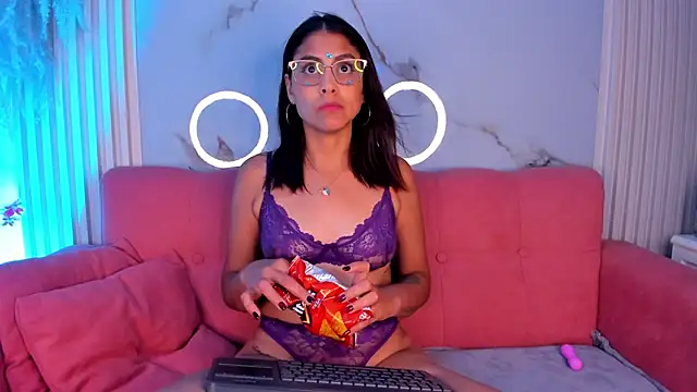 LunaRossie_'s Live XXX Chat