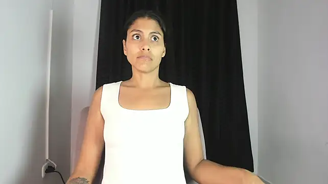 XXX chat uživo modela LunaRossie_