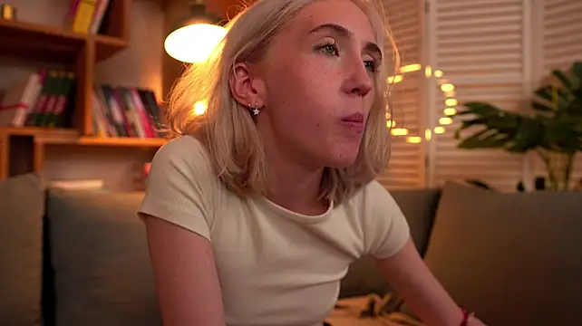 Pokazy przed kamerką – Elen__Moore