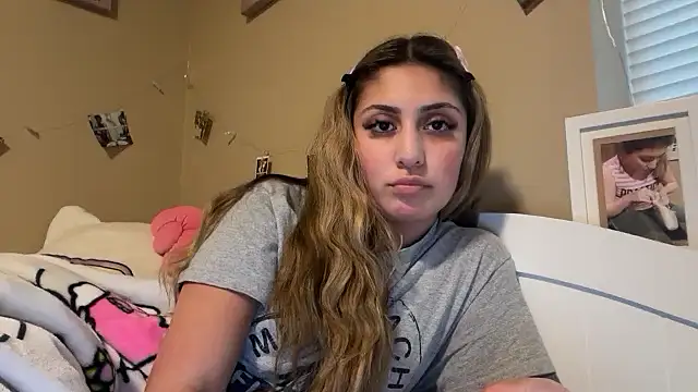 Badbihdani18 Webcam Show