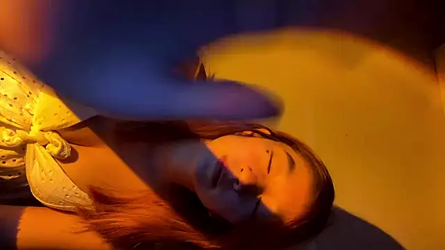 Mami_Ally Pertunjukan Webcam