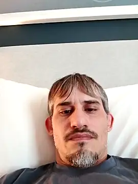 nico36_20 Show in webcam