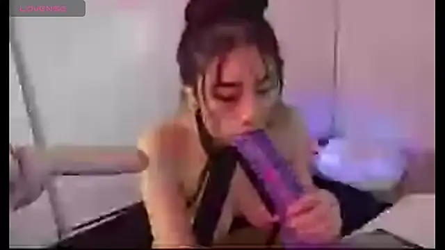 ElyeRoss' Webcam Show