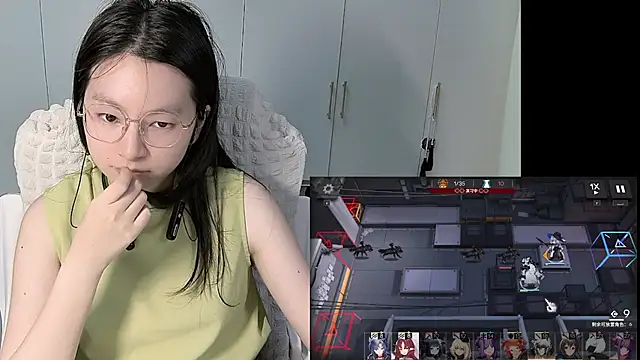 Erya-369 Show in webcam