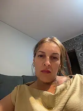 Hot-Milf4U লাইভ চ্যাট রুম