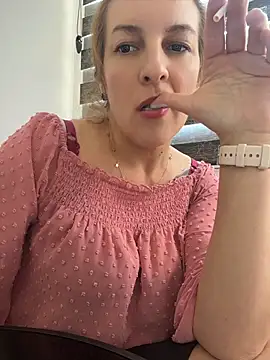 Hot-Milf4Un Webbikameraesitys