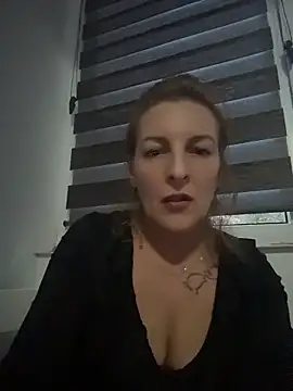 Hot-Milf4U লাইভ চ্যাট রুম