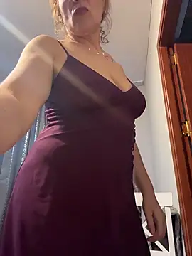Hot-Milf4U Show in webcam