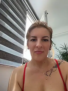 Hot-Milf4U's Live Chat Room