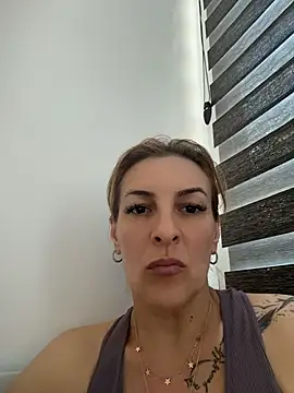 Hot-Milf4U: διαδικτυακό σόου στην κάμερα