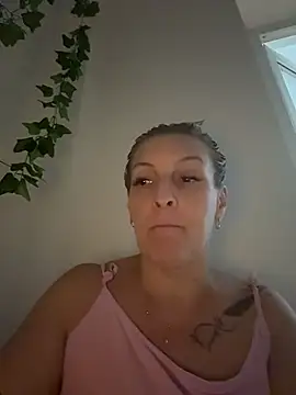 Hot-Milf4U Webcam show