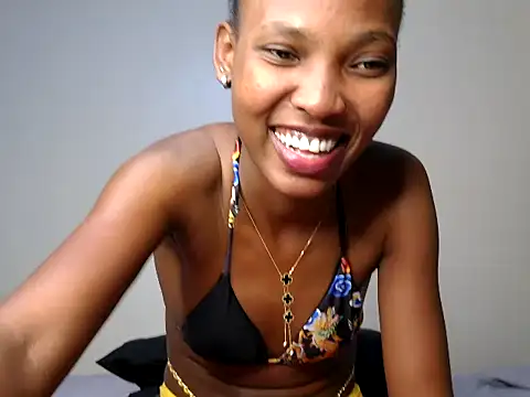 Smiley_babe Adlı Modelin Canlı XXX Sohbeti