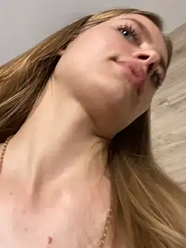 Chat XXX en directo de HoneyEmilly