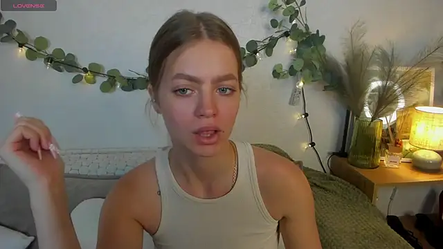 HoneyEmilly élő XXX-chatje