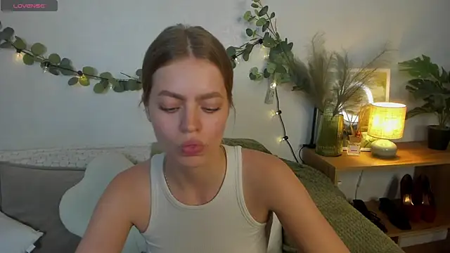 HoneyEmilly's Live XXX Chat