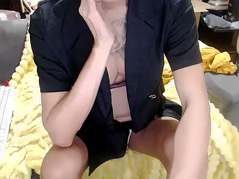 Show modela Trish_CurveCock na web-kameri