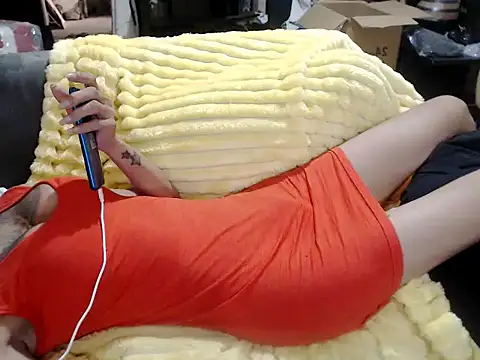 Trish_CurveCock: διαδικτυακό σόου στην κάμερα