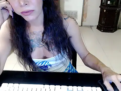 Trish_CurveCock: δ ιαδικτυακό σόου στην κάμερα