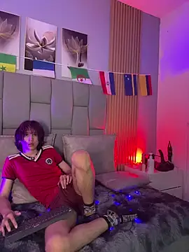 Mika_love_milo: διαδικτυακό σόου στην κάμερα