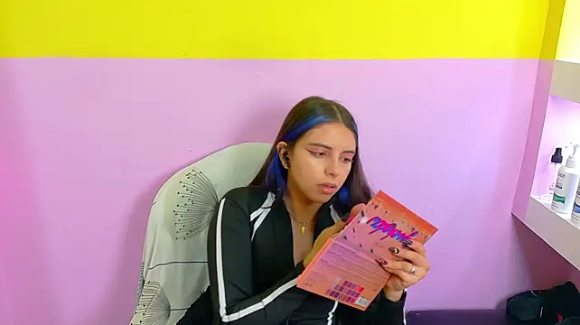 Pokazy przed kamerką – Kyomi_Hunt