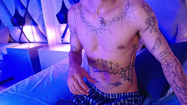 EnzoHunters webcam show
