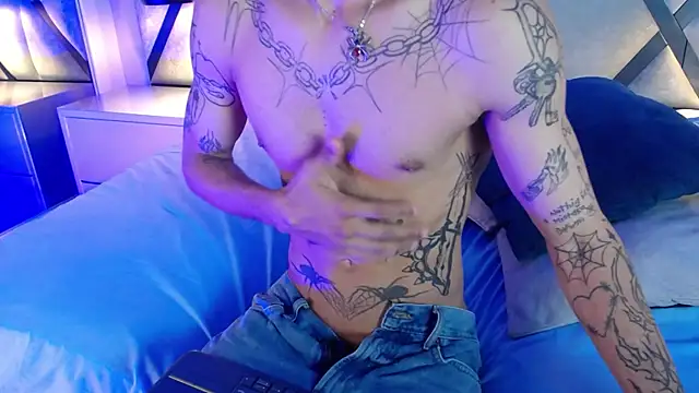 EnzoHunters webcam show