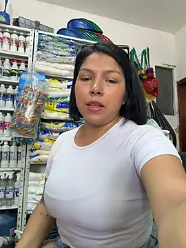 הופעת וובקאם של ISABELLA__LUNA