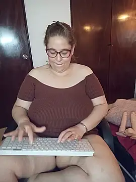 Kataleyamilf69_ – Naživo XXX chat