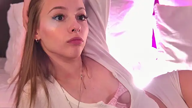 JulyOwens Adlı Modelin Canlı XXX Sohbeti